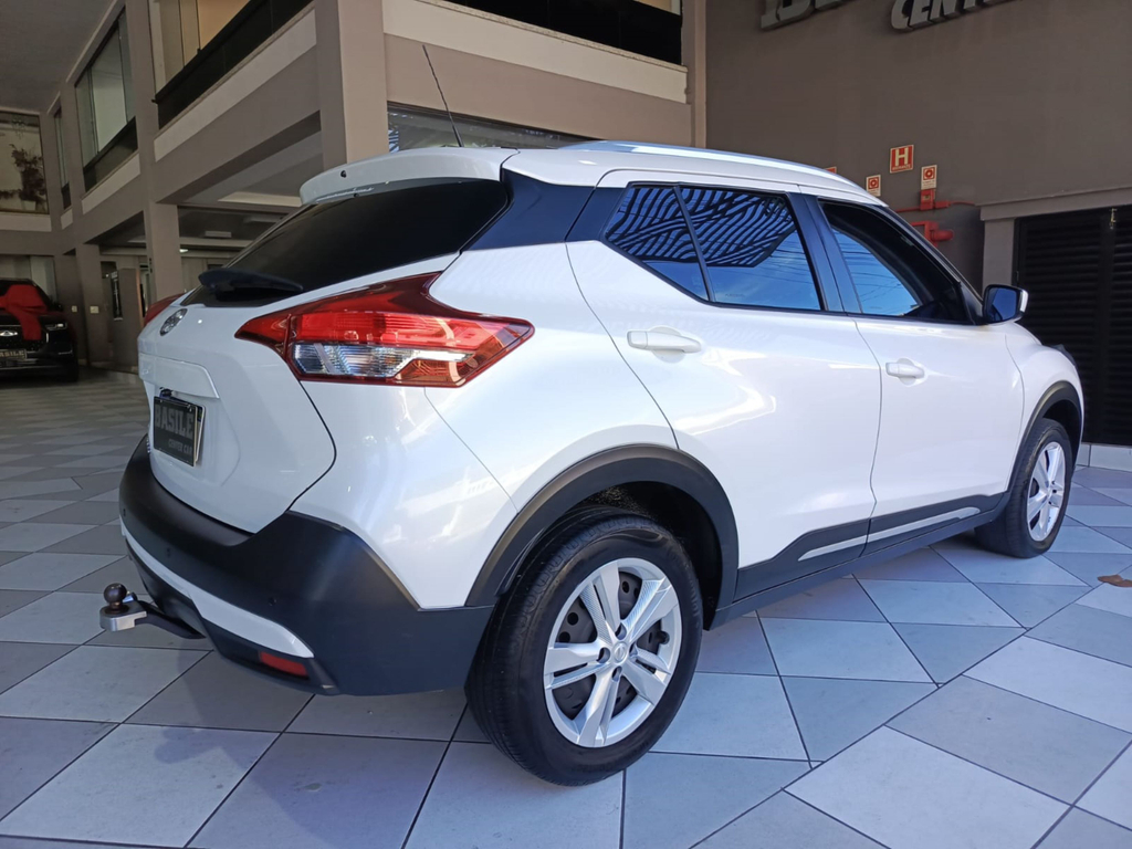 Nissan Kicks Branco