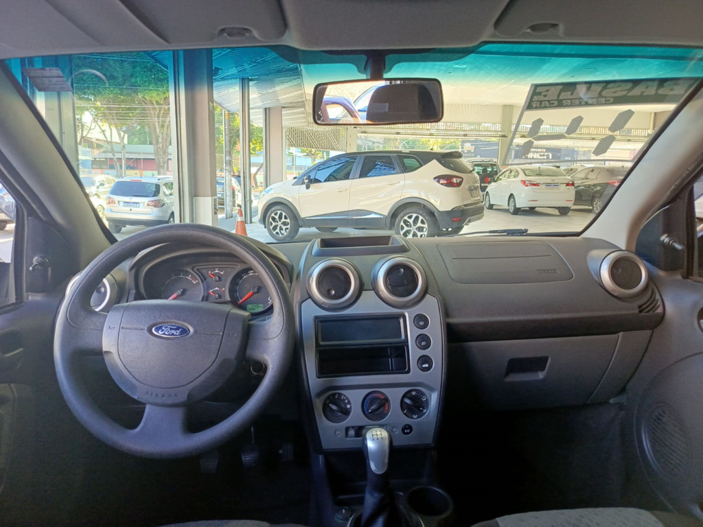 Ford Fiesta Hatch Prata