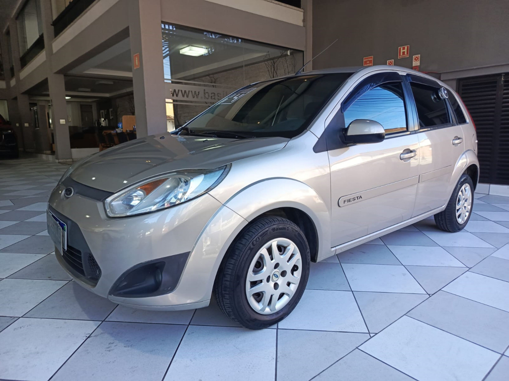Ford Fiesta Hatch Prata