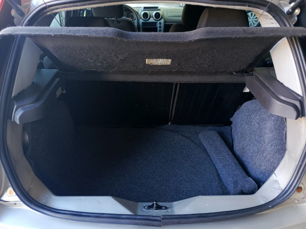 Ford Fiesta Hatch Prata