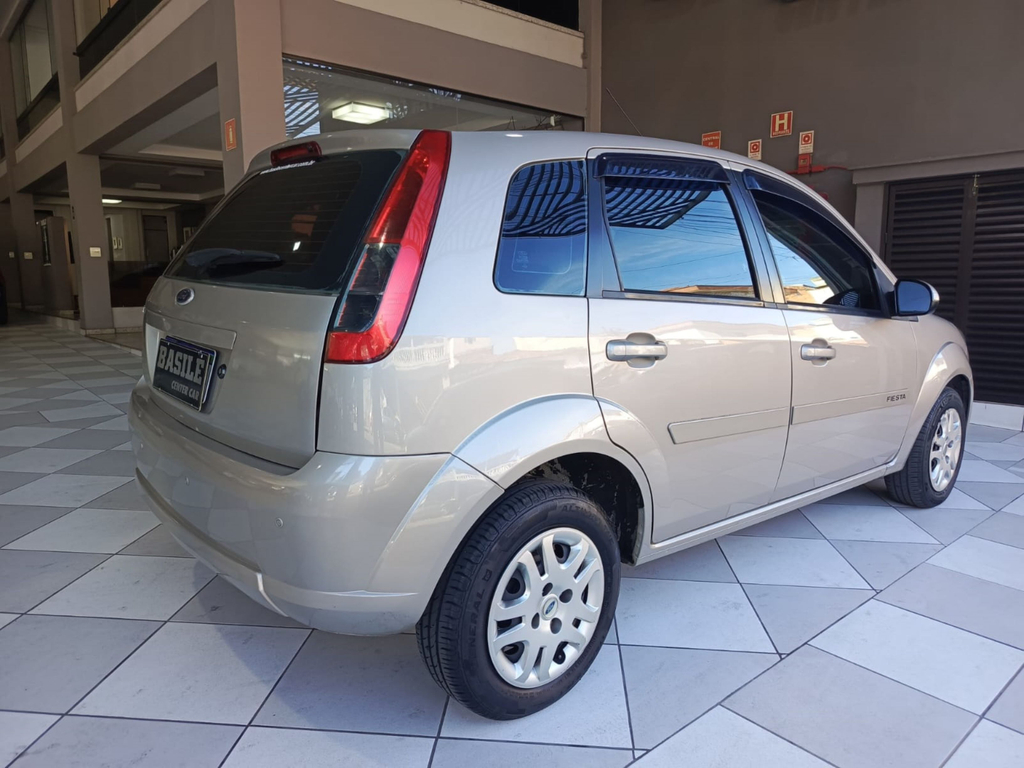 Ford Fiesta Hatch Prata