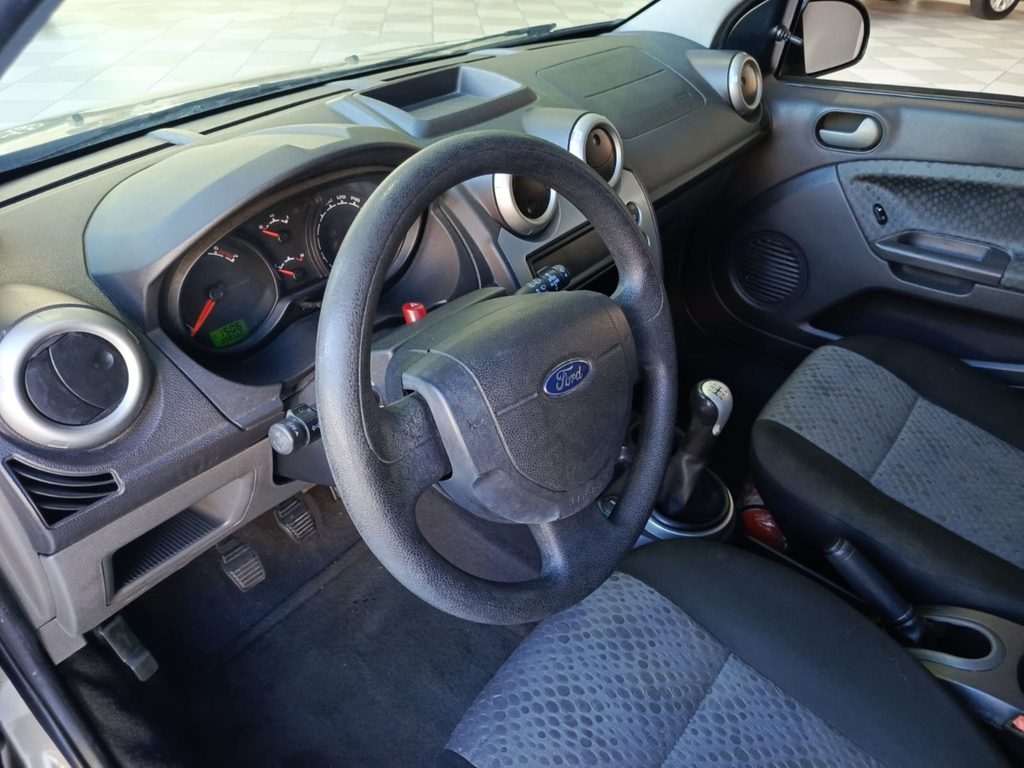 Ford Fiesta Hatch Prata