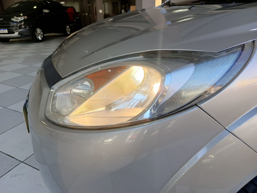 Ford Fiesta Hatch Prata