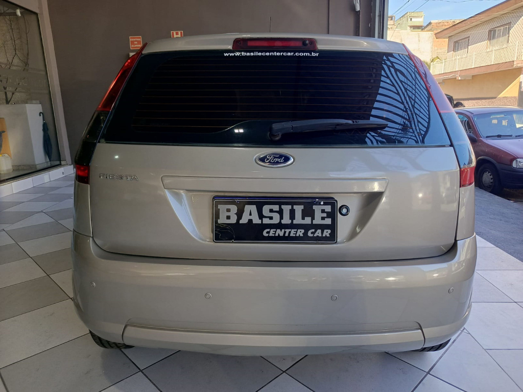 Ford Fiesta Hatch Prata