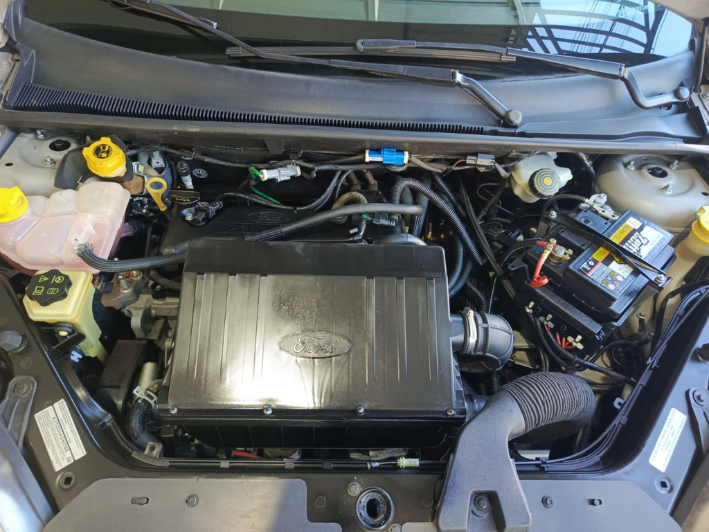 Ford Fiesta Hatch Prata
