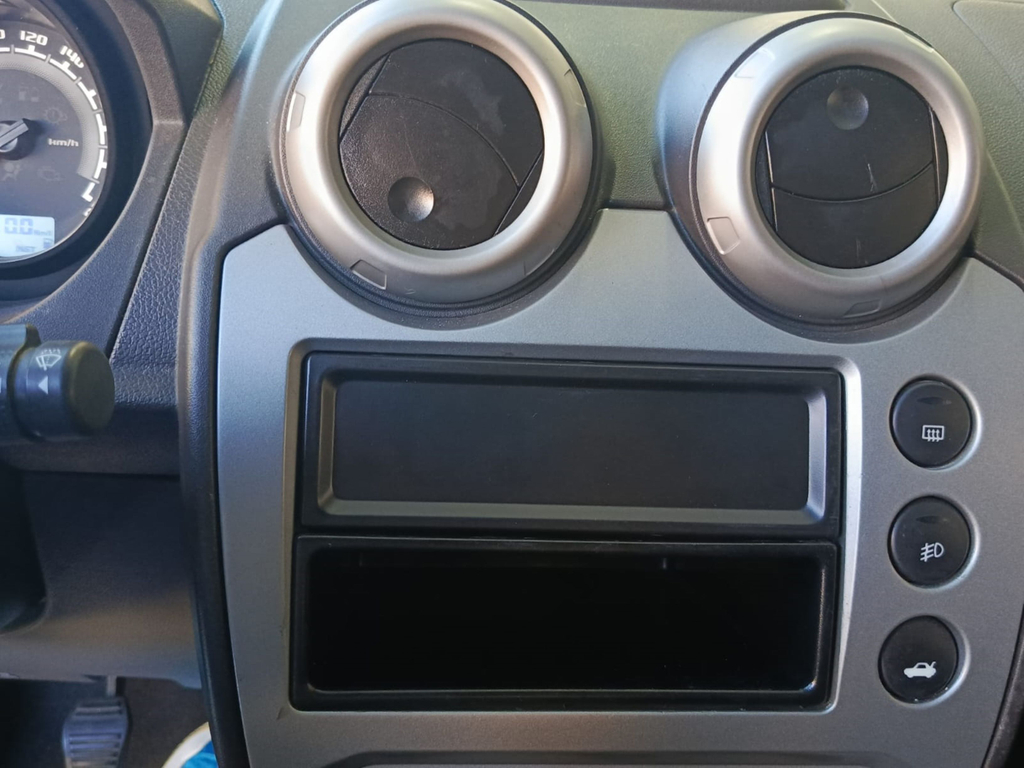 Ford Fiesta Hatch Prata