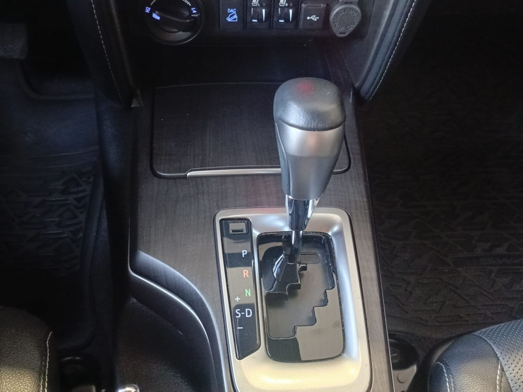 Toyota Hilux Prata