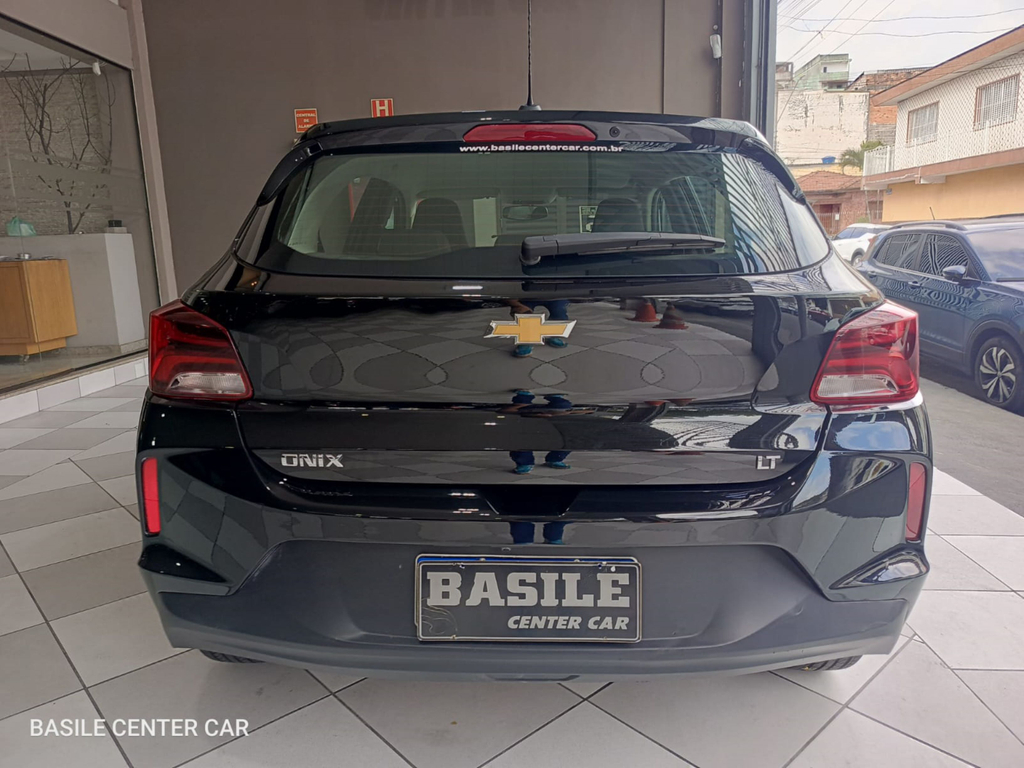 Chevrolet Onix Preto