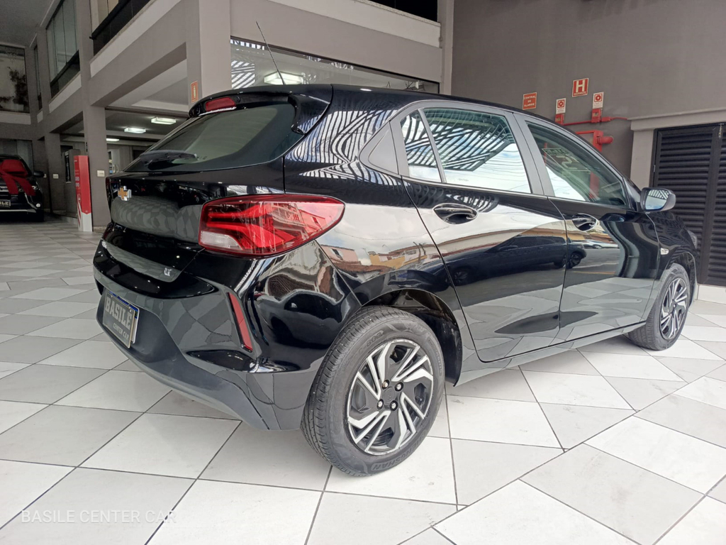 Chevrolet Onix Preto