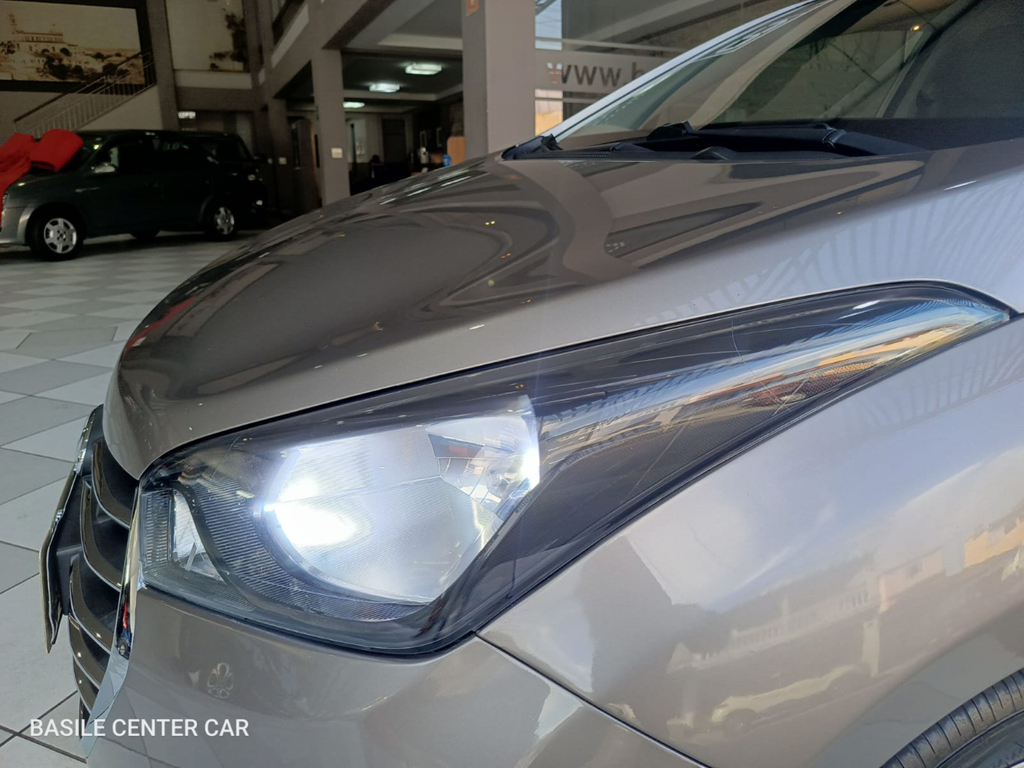 Hyundai HB20 Prata