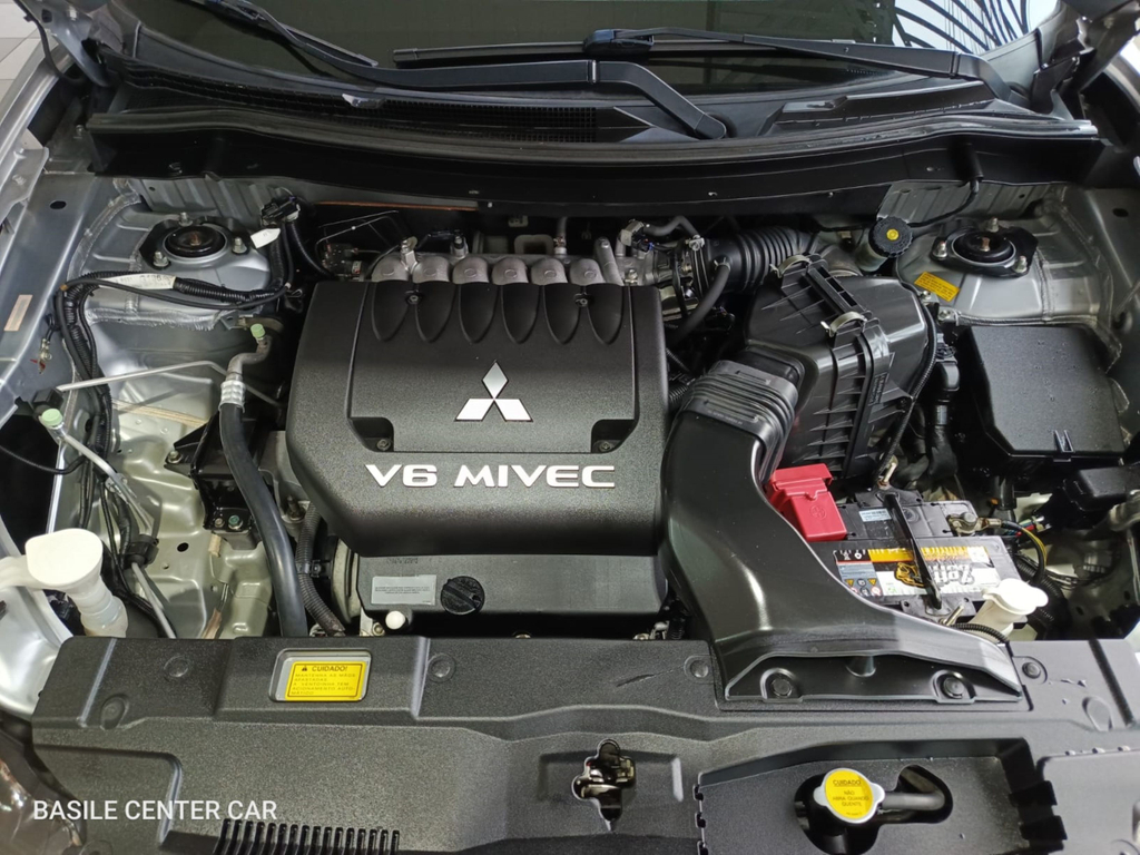 Mitsubishi Outlander Prata