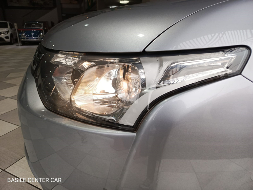 Mitsubishi Outlander Prata