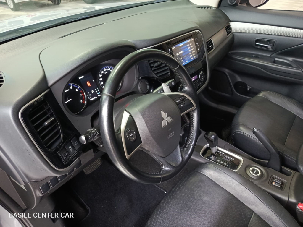 Mitsubishi Outlander Prata