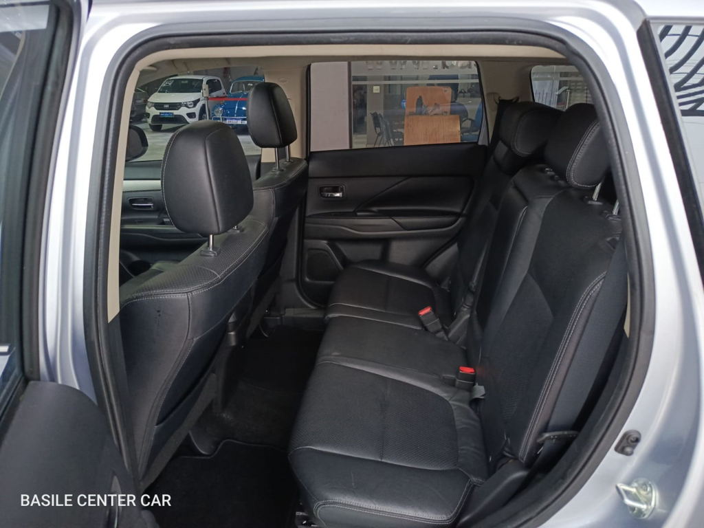 Mitsubishi Outlander Prata