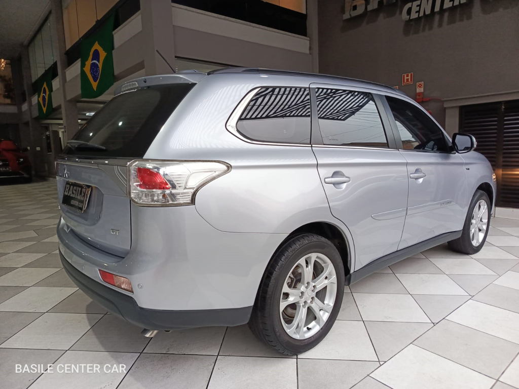 Mitsubishi Outlander Prata