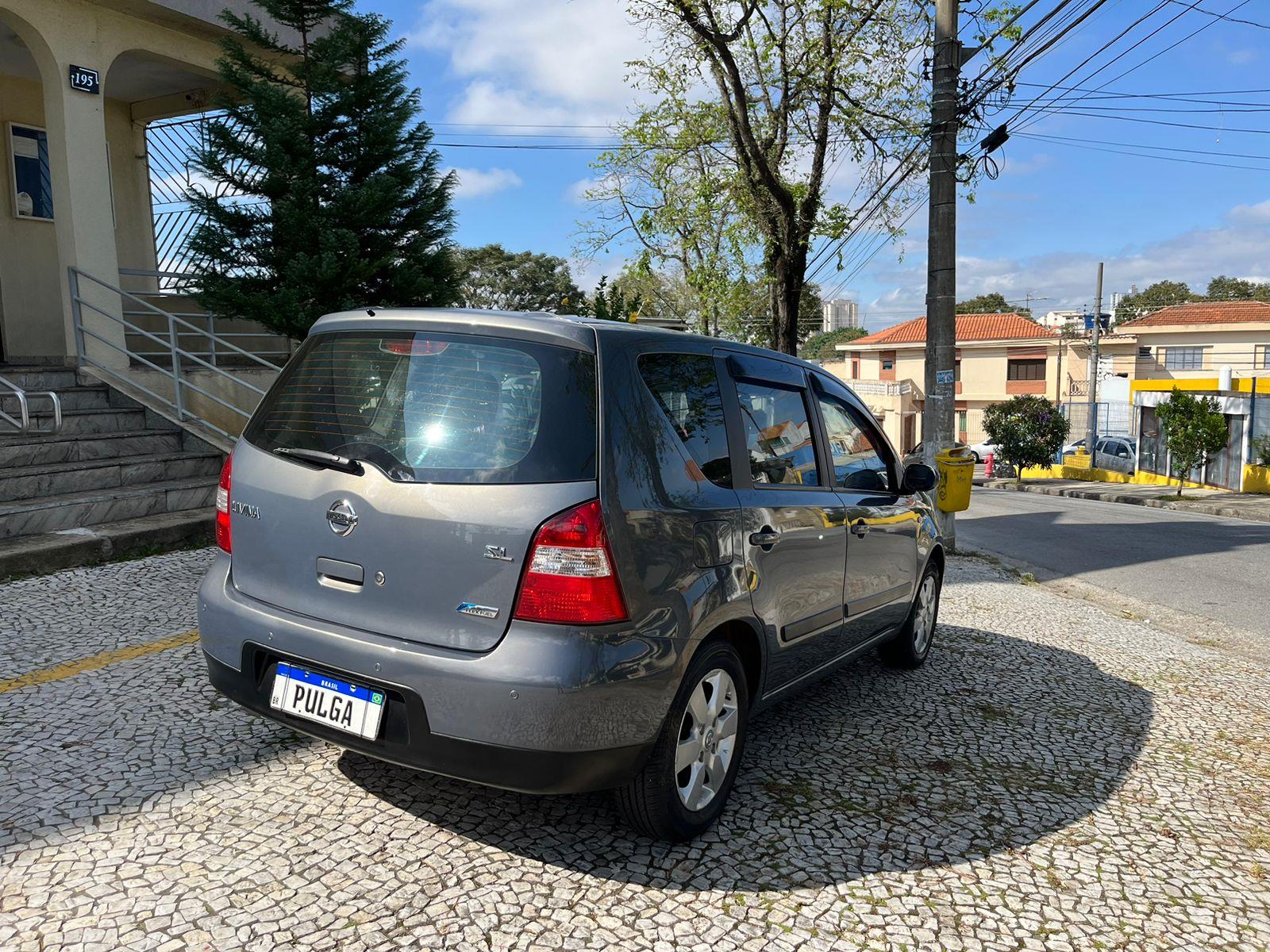 Nissan Livina Cinza