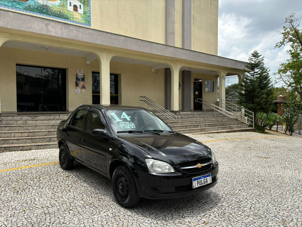 Chevrolet Classic Preto