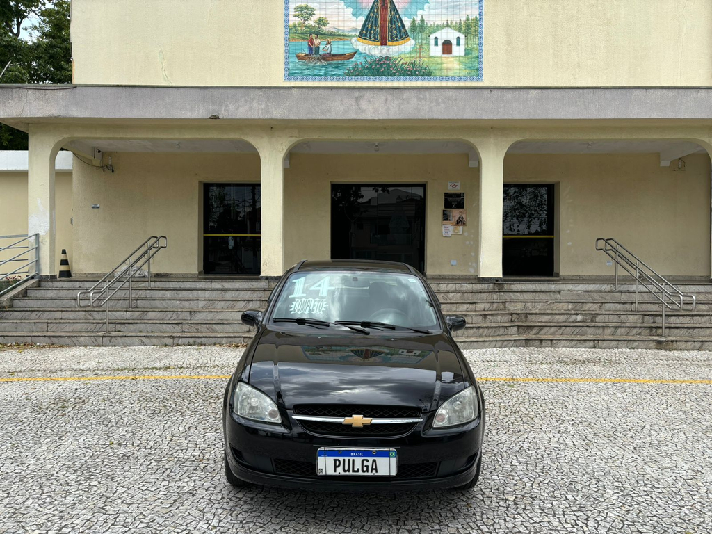 Chevrolet Classic Preto