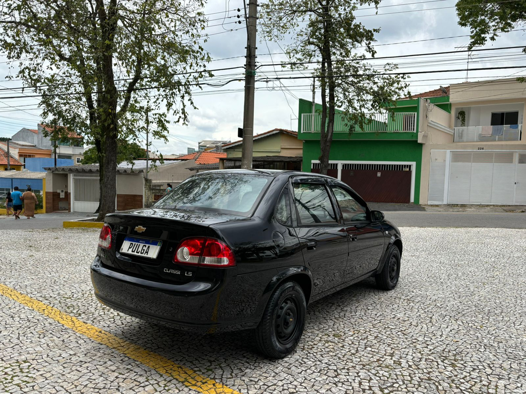 Chevrolet Classic Preto