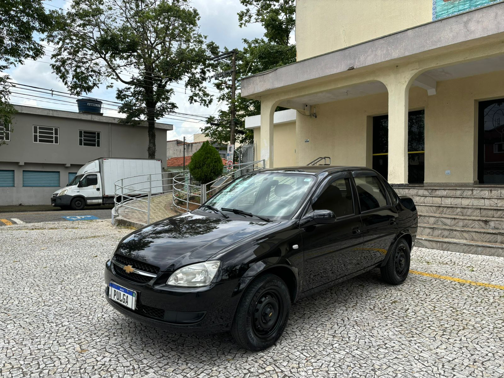 Chevrolet Classic Preto
