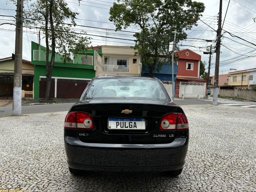 Chevrolet Classic Preto