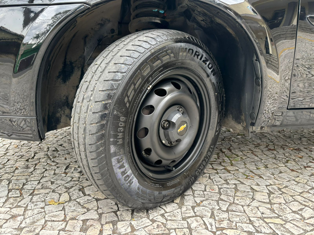 Chevrolet Classic Preto