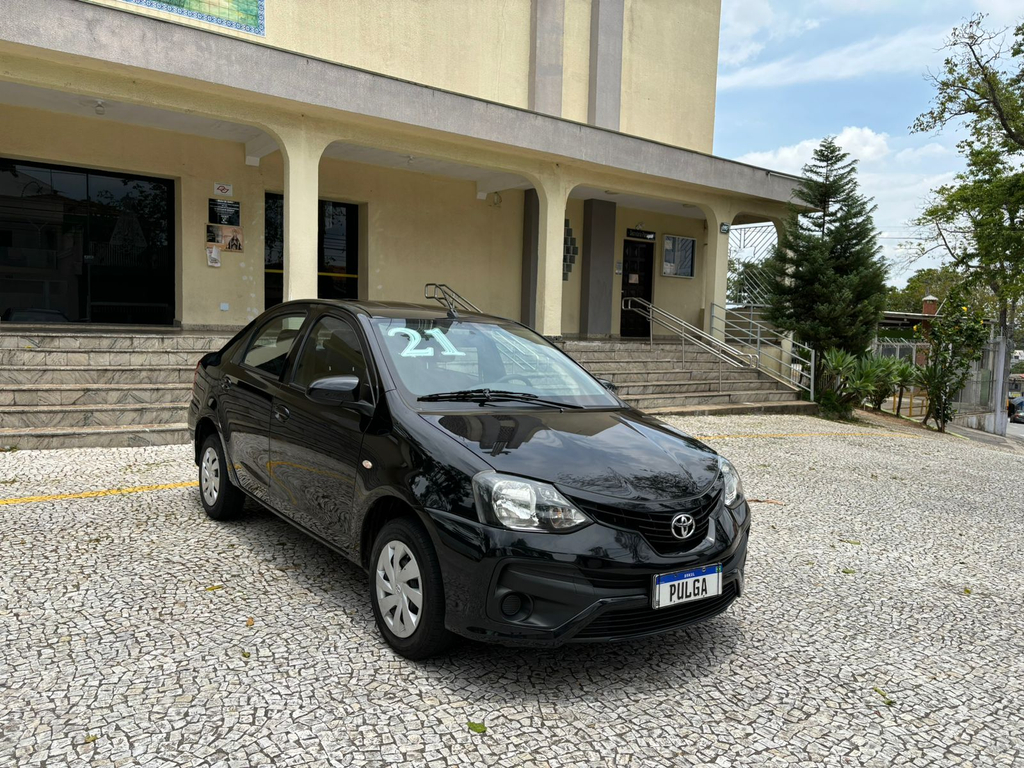 Toyota Etios Sedan Preto