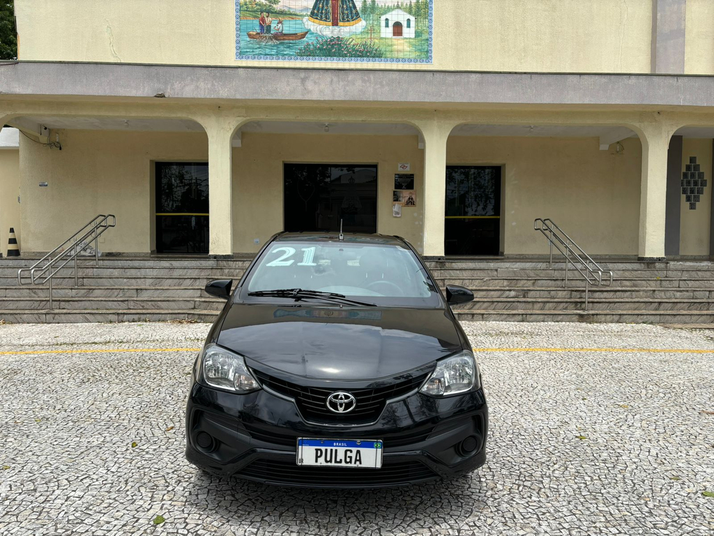 Toyota Etios Sedan Preto