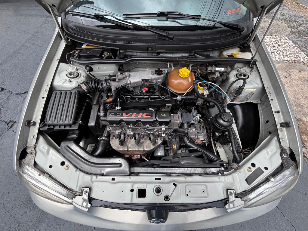 Chevrolet Classic Bege