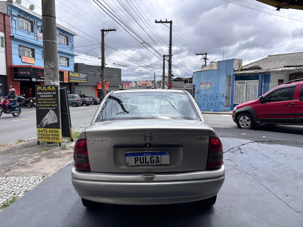 Chevrolet Classic Bege