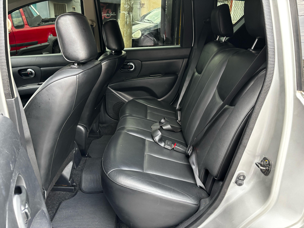Nissan Livina Prata