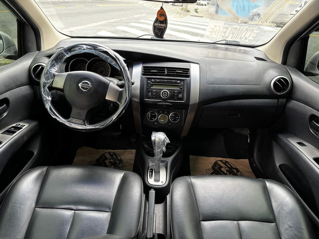 Nissan Livina Prata