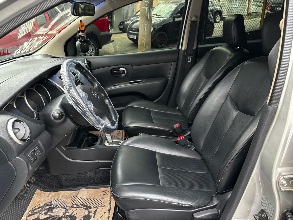 Nissan Livina Prata