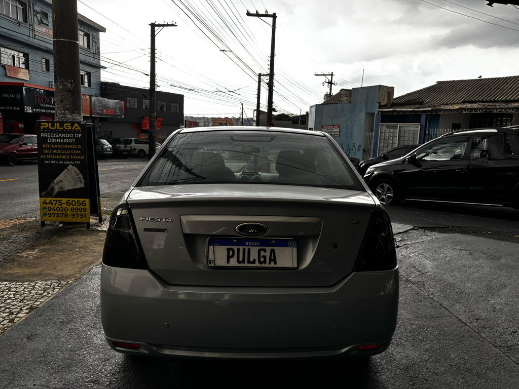 Ford Fiesta Sedan Prata