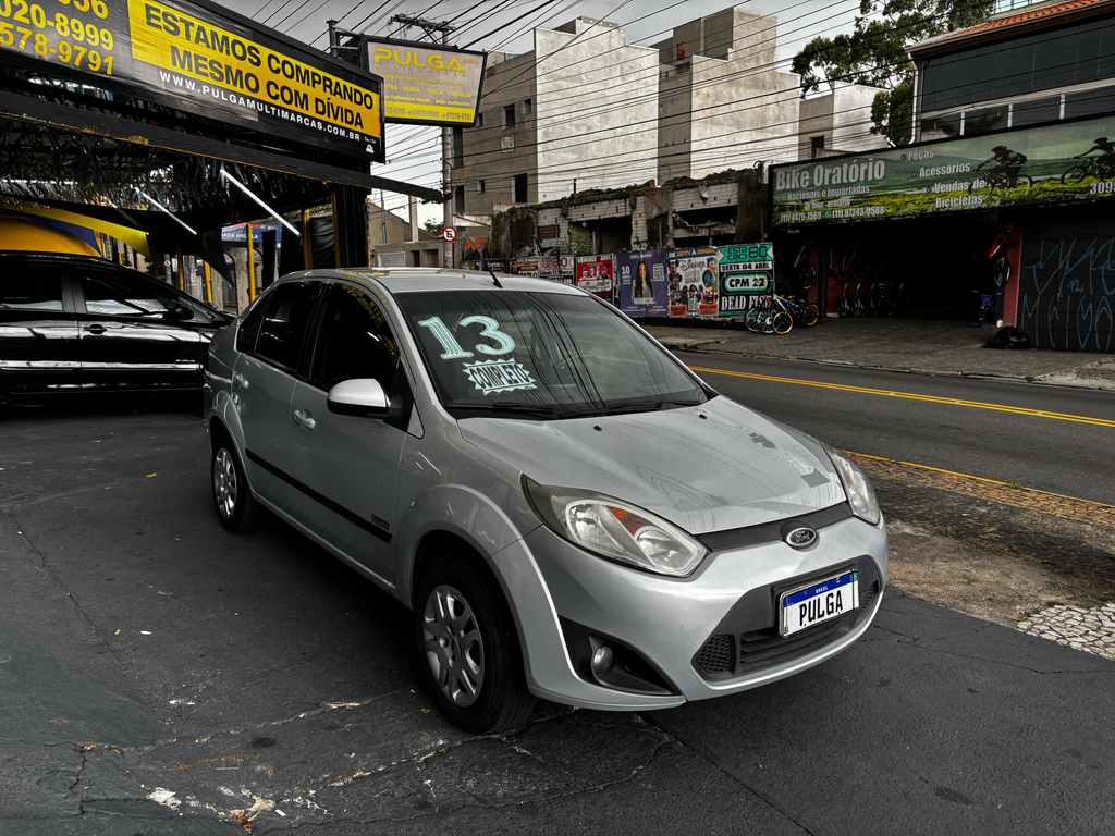 Ford Fiesta Sedan Prata