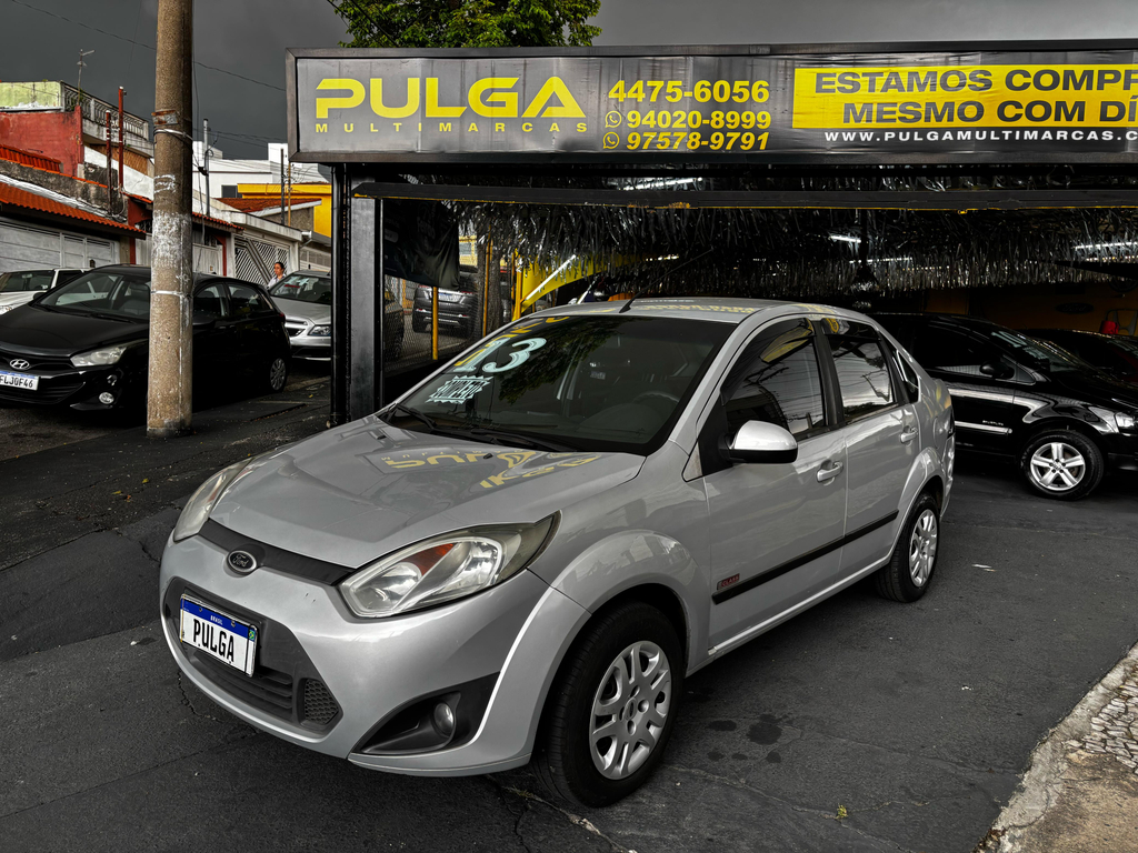 Ford Fiesta Sedan Prata
