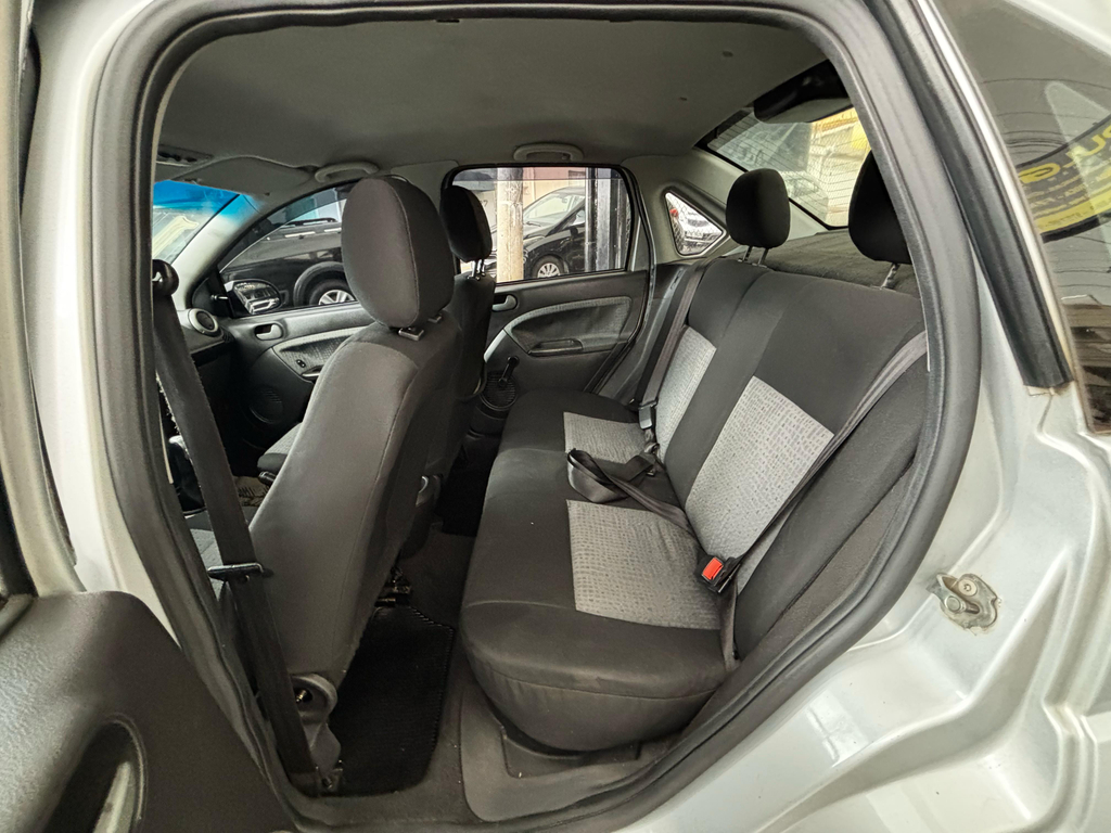 Ford Fiesta Sedan Prata