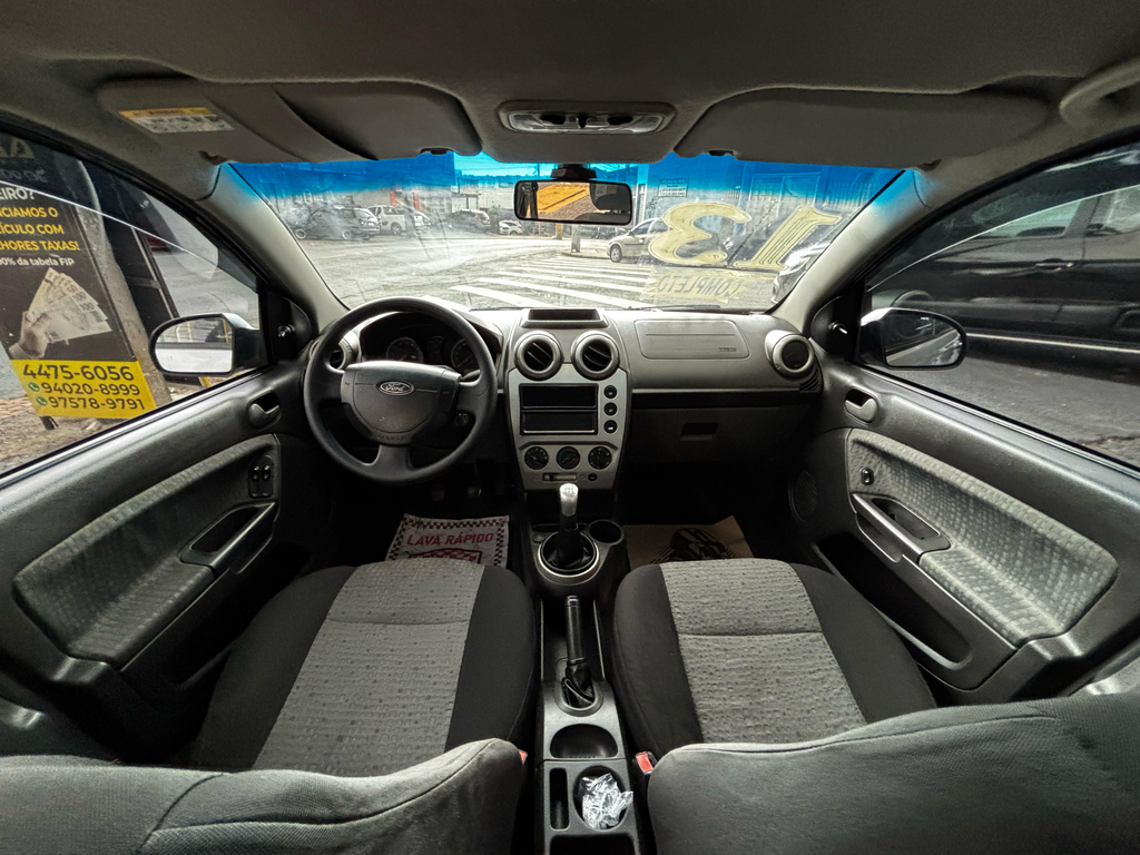 Ford Fiesta Sedan Prata