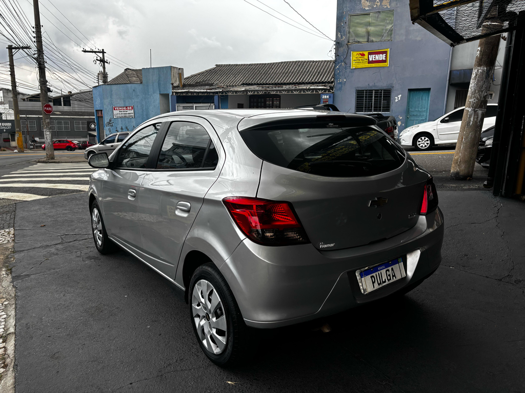 Chevrolet Onix Prata