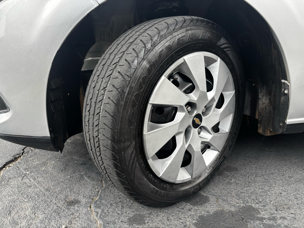 Chevrolet Onix Prata