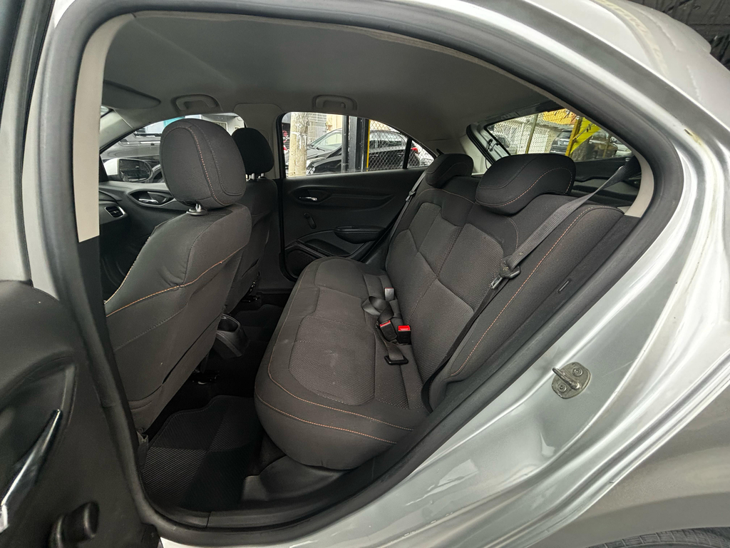 Chevrolet Onix Prata