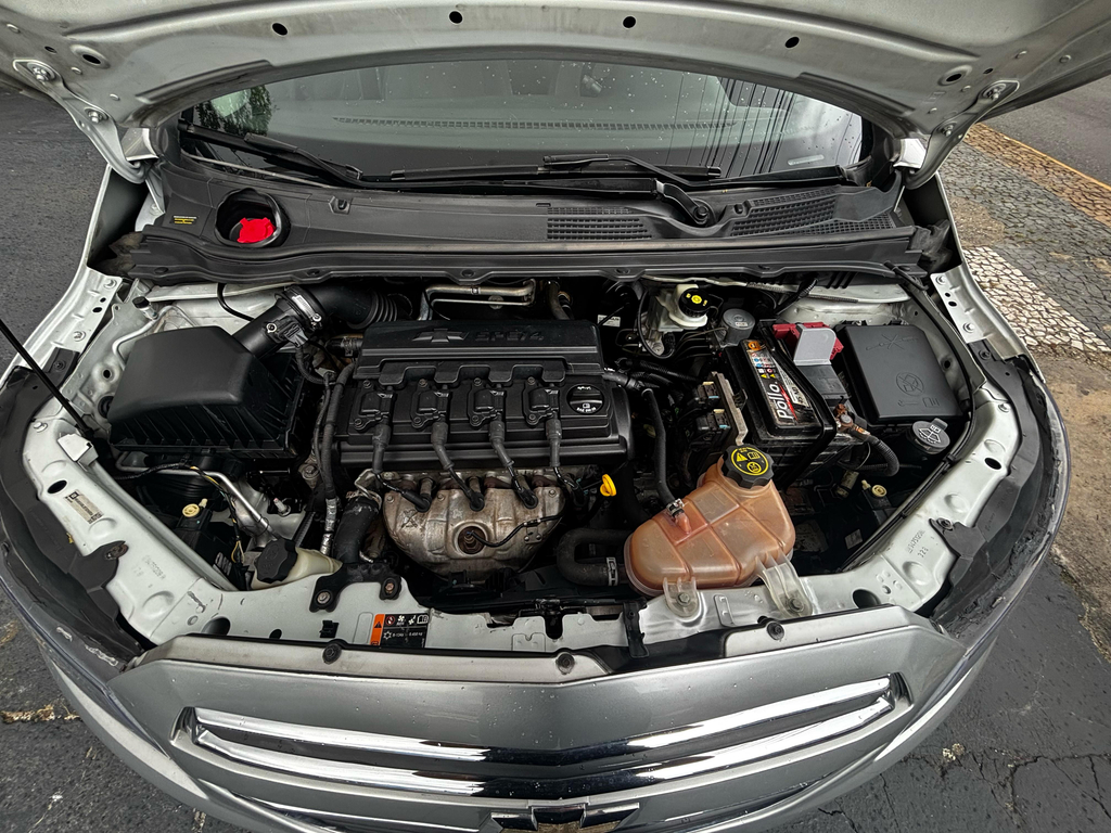 Chevrolet Onix Prata