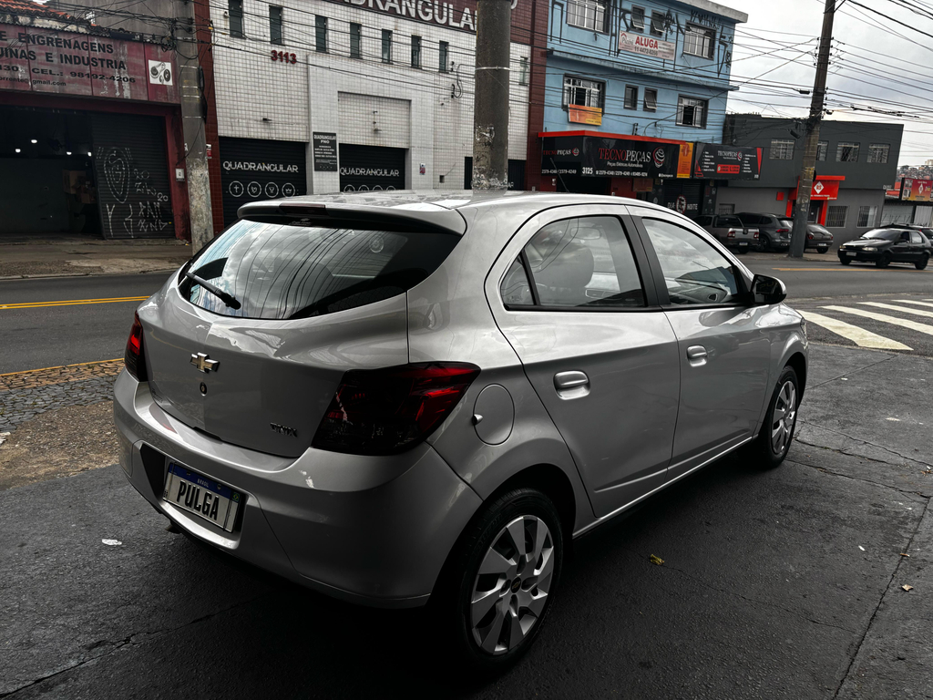 Chevrolet Onix Prata