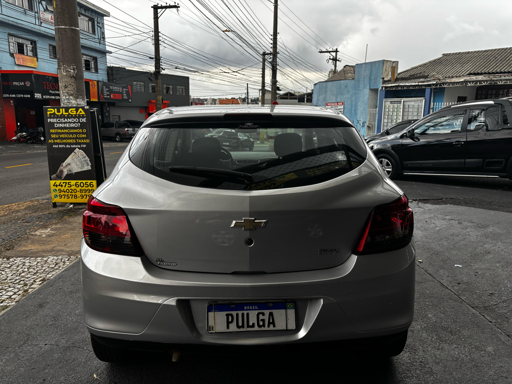 Chevrolet Onix Prata