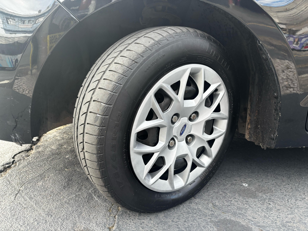 Ford Ka Preto