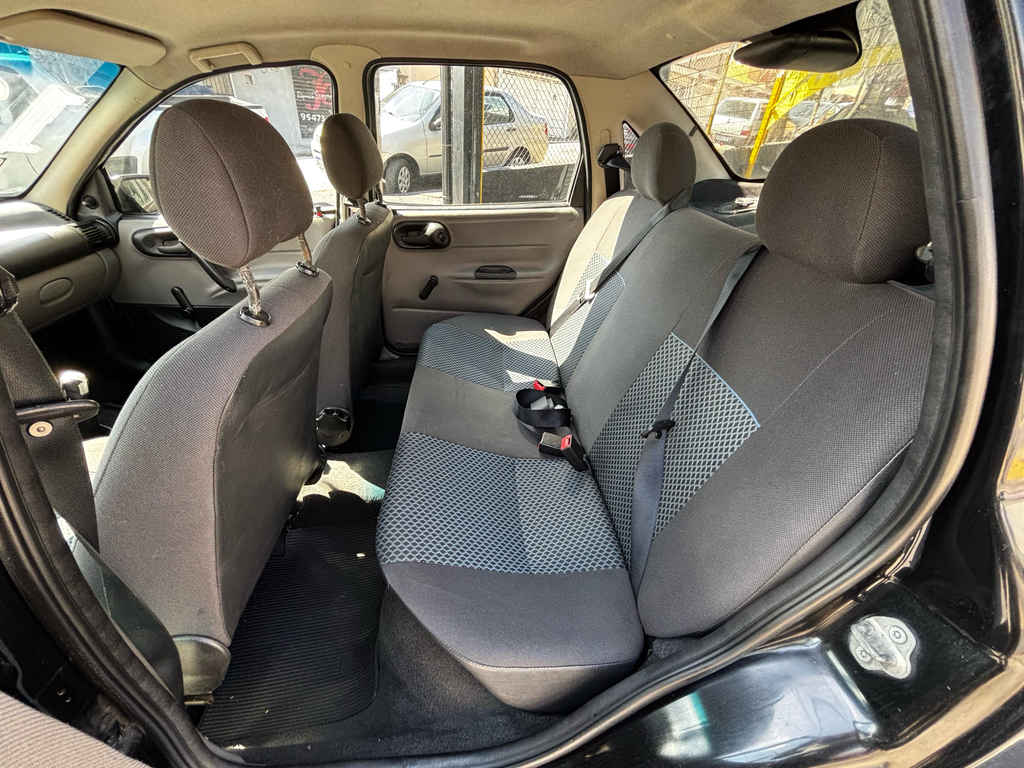 Chevrolet Classic Preto