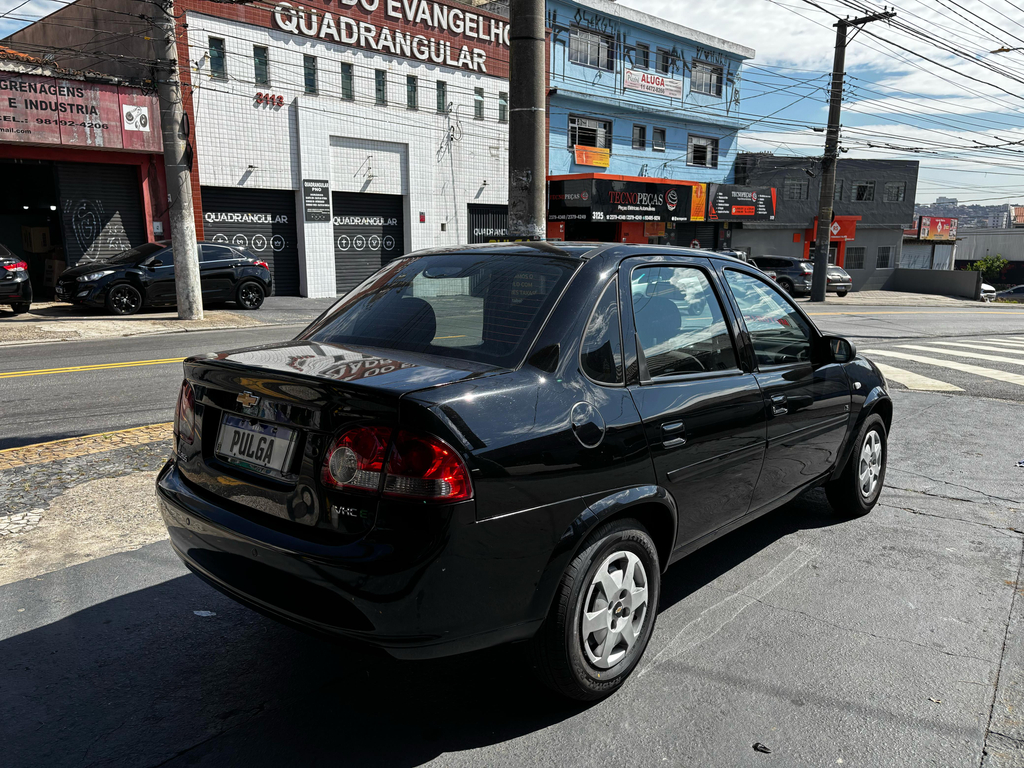 Chevrolet Classic Preto