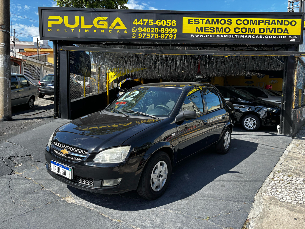 Chevrolet Classic Preto