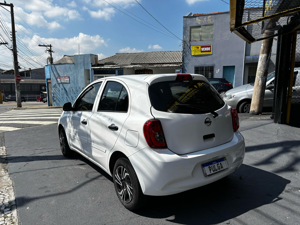 Nissan March Branco