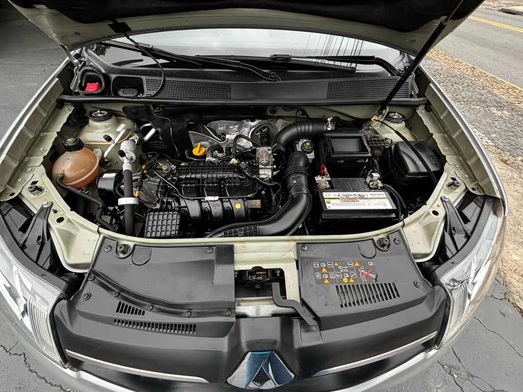 Renault Sandero Prata